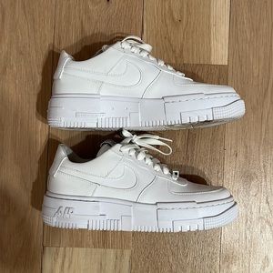 Nike Air Force 1 Pixels